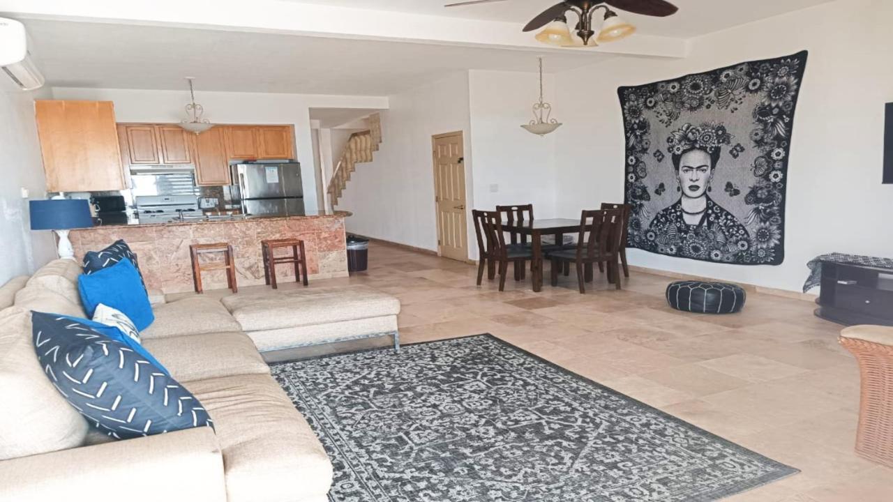 The Suites At Rocky Point 2 Eksteriør billede